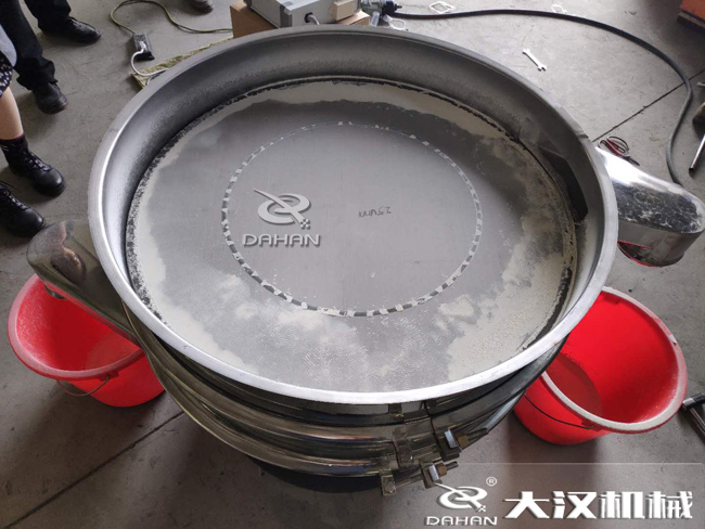 篩分過程中帶有水分的物料會影響篩分效果嗎？