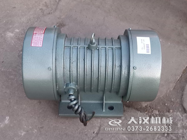 VB振動電機的選型要根據(jù)所匹配產(chǎn)品需要的激振大小，進(jìn)行選擇。