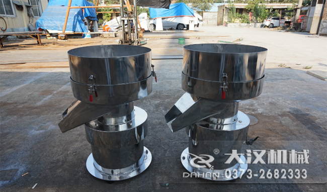 不銹鋼涂料振動篩是一種比較受用戶歡迎的產(chǎn)品之一，主要優(yōu)勢耐酸堿，不生銹，使用壽命長。